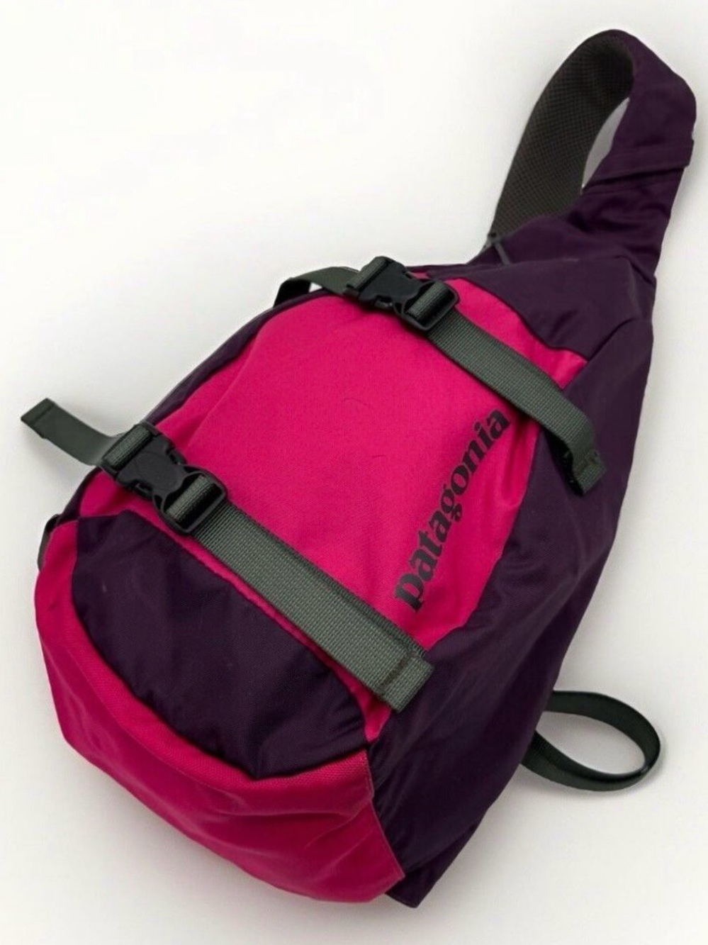 Patagonia Atom Swing SP12 Two-Tone Sling Pack in Fuchsia and Deep Purple